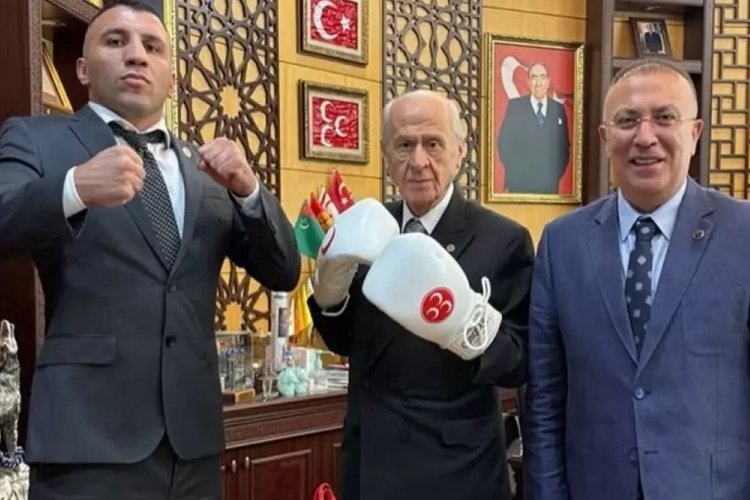 Bahçeli'den boks eldivenli fotoğraf: Sosyal medyada gündem oldu