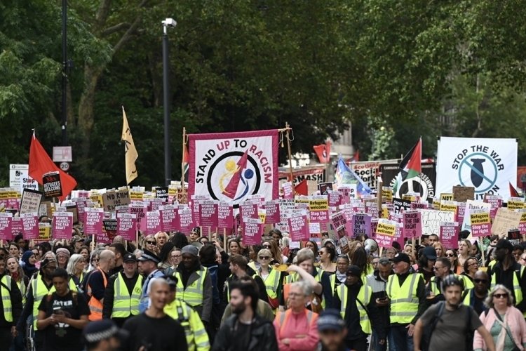 Londra'daki aşırı sağcıların eyleminde 4'ü ağır 26 polis yaralandı