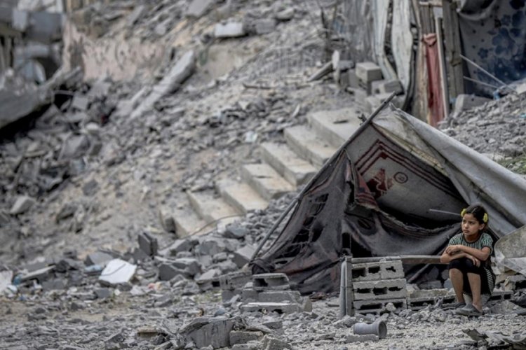 İsrail, Gazze'de tarihi eserlerin bulunduğu binanın yer aldığı bölgeyi bombaladı