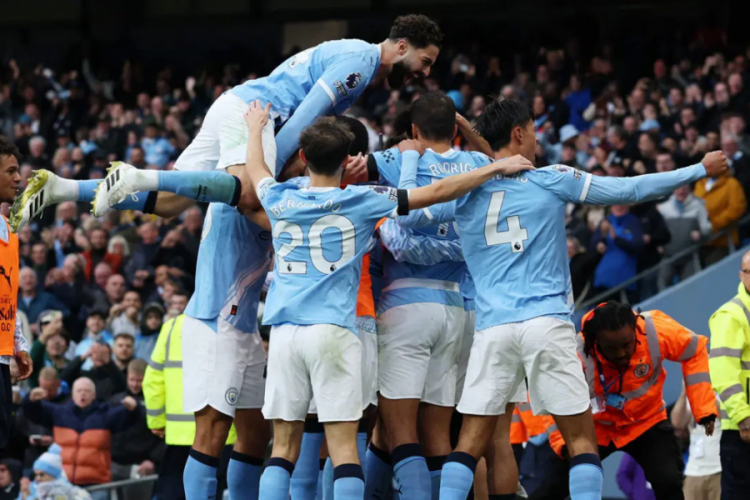 Manchester derbisinde kazanan City