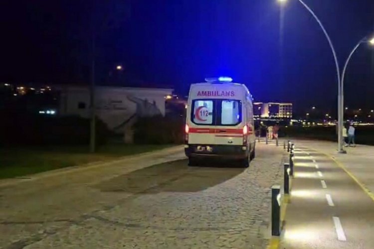 Denize düşen arkadaşını kurtarmak isterken boğuldu