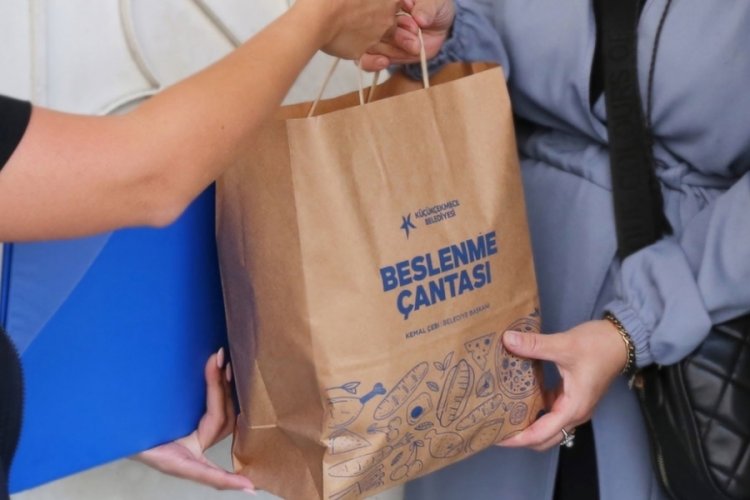 Küçükçekmece Belediyesi, ihtiyaç sahibi öğrencilere beslenme çantası desteği veriyor 