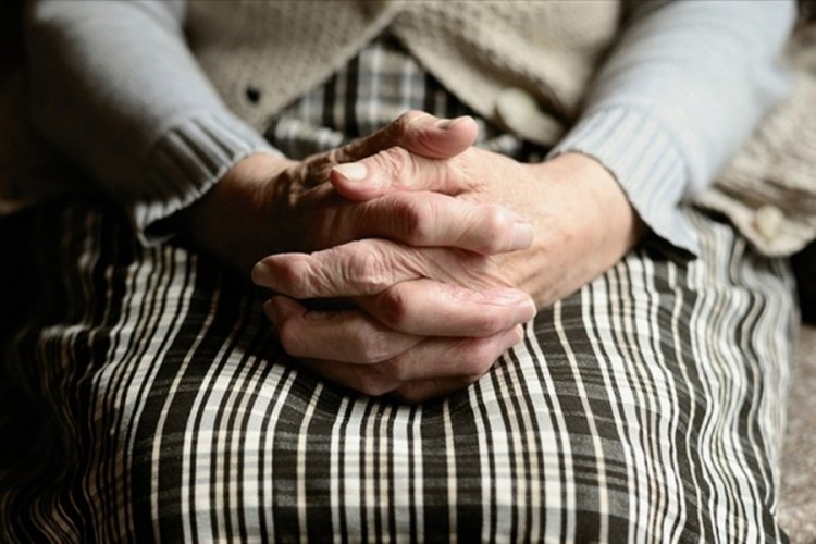 Dil ve iletişim becerilerindeki bozulmalar Alzheimer'ın erken belirtisi olabilir 
