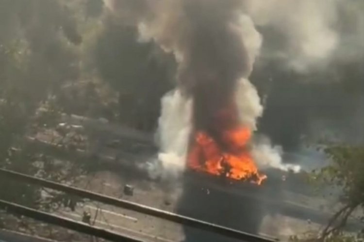 Alev alev yanan tırın sürücüsünü vatandaşlar böyle kurtardı 
