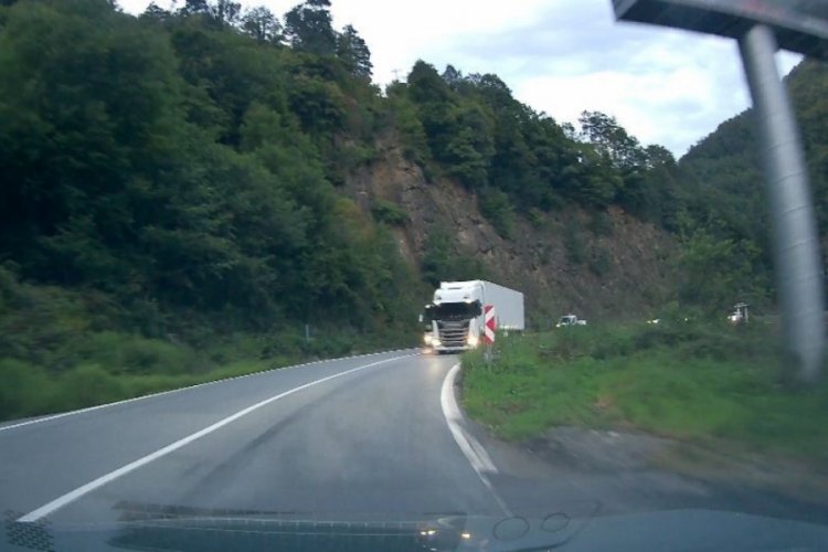 Hatalı sollama kamerada görülmüştü, o sürücüye ceza kesildi
