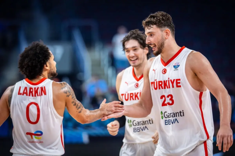 Ülkemizi EuroBasket'te finale taşıyan yıldız A Milli Takım'ı bıraktı 
