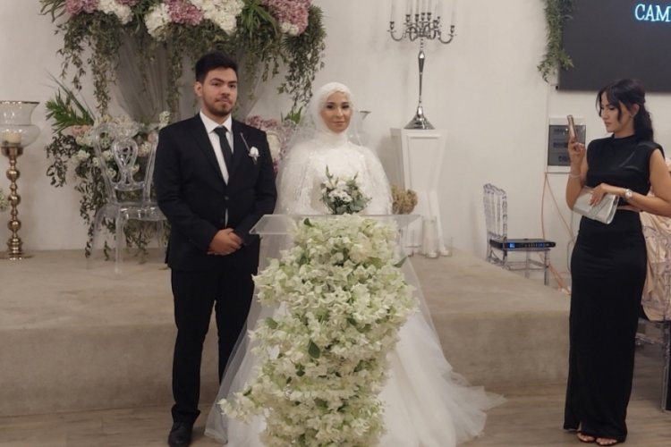 İneg&ouml;ll&uuml; Beyza, dil kursunda tanıştığı Kolombiyalı Camilo ile evlendi