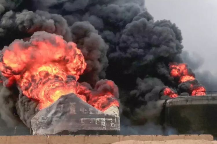 Önce Gazze sonra Yemen: İsrail Hudeyde Limanı'nı bombaladı!