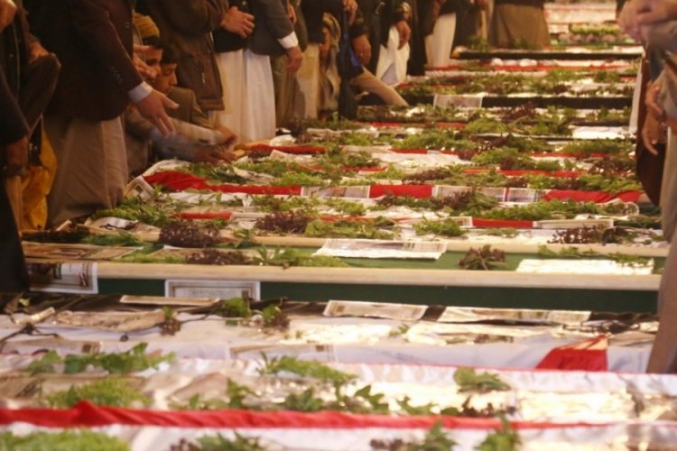 İsrail'in Yemen'e saldırısında öldürülen 32 gazeteci toprağa verildi 