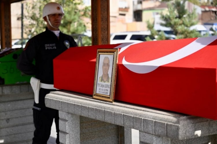 Kalp krizi geçiren polis memuru hayatını kaybetti