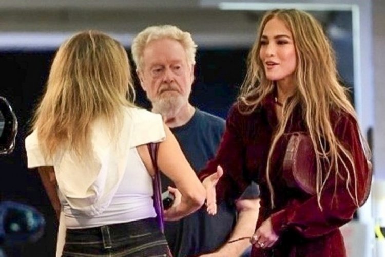  Jennifer Lopez Hollywood'un efsanevi yönetmeni Ridley Scott ile buluştu