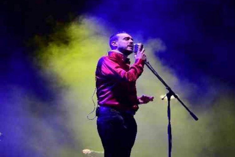 Cem Adrian Gazze'deki zulme sessiz kalanları eleştirdi 