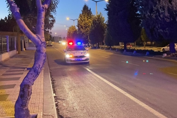 Otomobil, çarptığı motosikleti 70 metre sürükledi: 1 yaralı var...