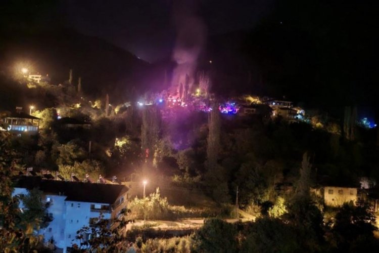 Adana'da ev yangını; anne ve oğlu yaralandı 
