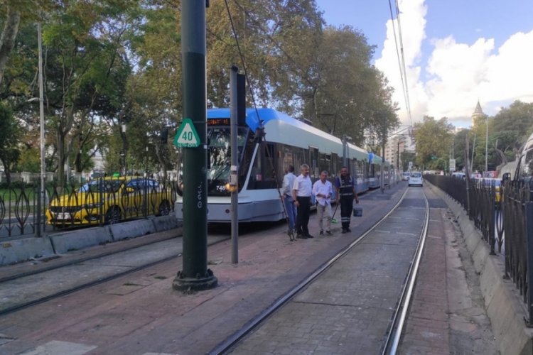 Beyoğlu'nda bir yayaya tramvay çarptı 