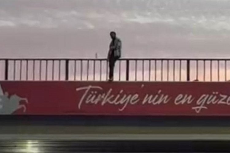 Köprüye çıkan şahsı polis ikna etti