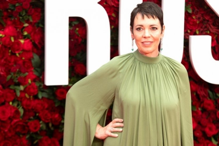  Olivia Colman: Seks sahneleri eşimi aldatıyor hissi veriyor 