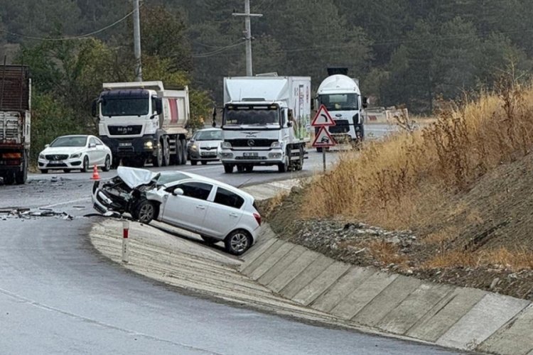 Bolu'da 3 araç birbirine girdi: Yaralılar var 