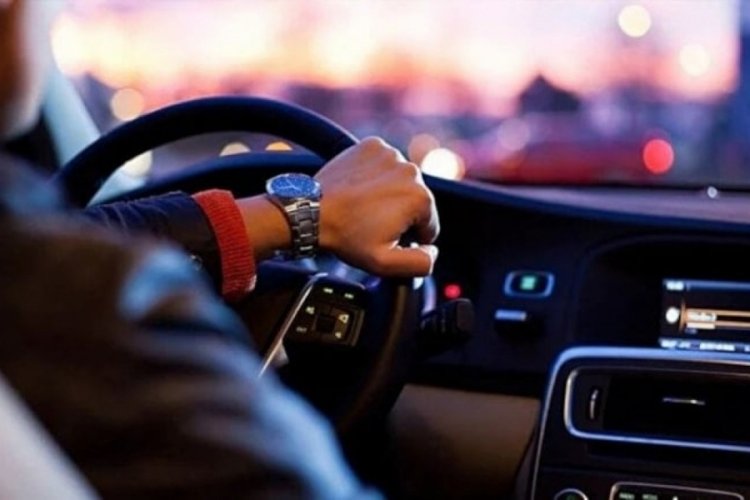 Otomotiv devi dokunmatik kararından döndü! Tuşlar araçlara geri dönüyor