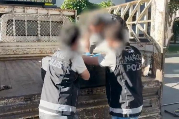 Tırın tekerinde 27 kilo skunk ele geçirildi 