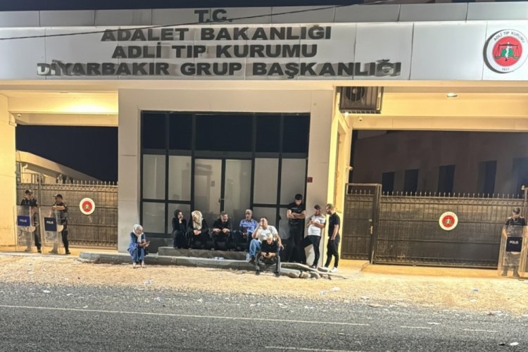 Yan yatan römorkun altında kalan 6 yaşındaki Üveys, yaşamını yitirdi
