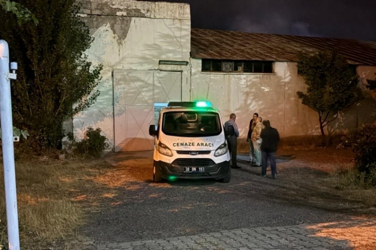 İş adamı ofisinde ölü bulundu 