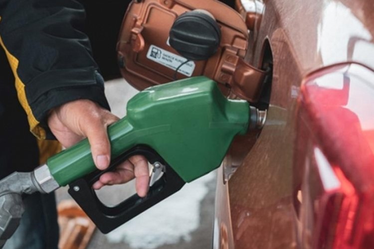 Ara&ccedil; sahiplerine k&ouml;t&uuml; haber! Zam geliyor... (Bursa'da bug&uuml;n benzin, motorin ne kadar 19 Eyl&uuml;l 2025 Cuma)