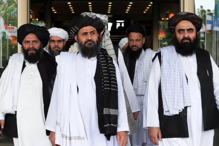 Taliban kadın yazarların kitaplarını yasakladı