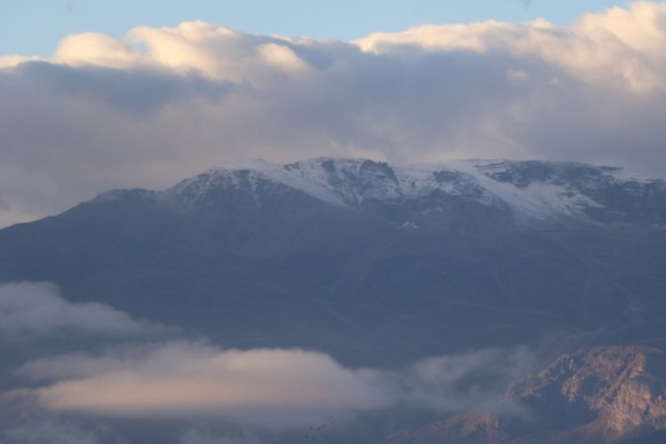 Erzincan'da mevsimin ilk karı düştü