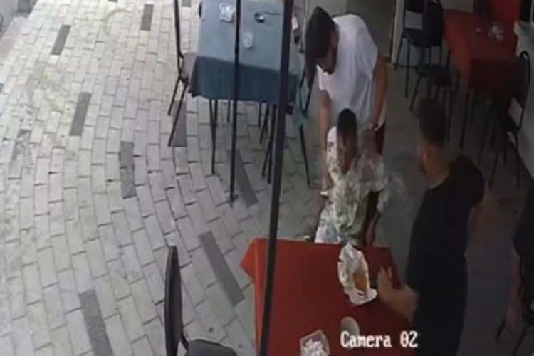 Esnafın Heimlich manevrası zihinsel engelli vatandaşın hayatını kurtardı