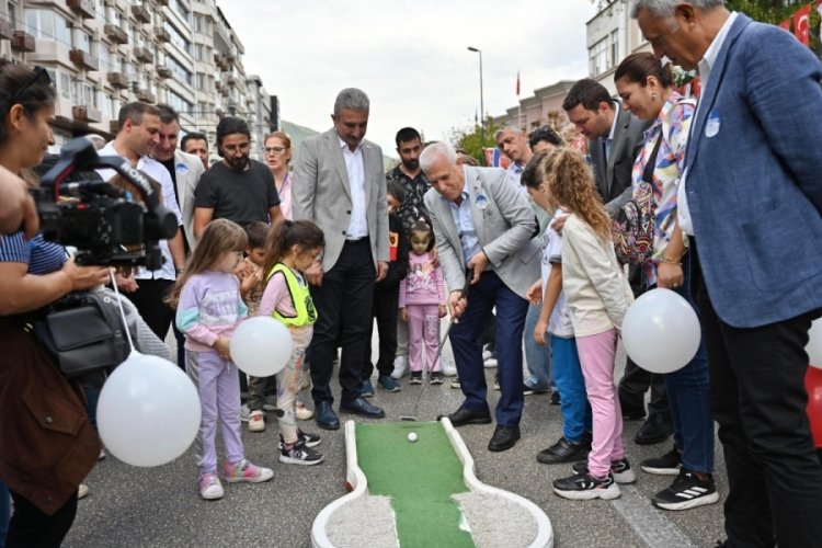 Haydi &ccedil;ocuklar, Heykel'de buluşuyoruz