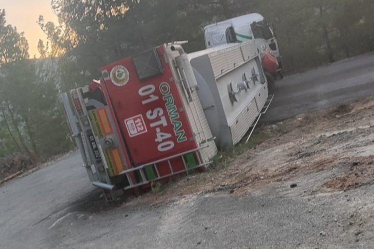 Orman yangınına müdahaleden dönen su tankeri devrildi 