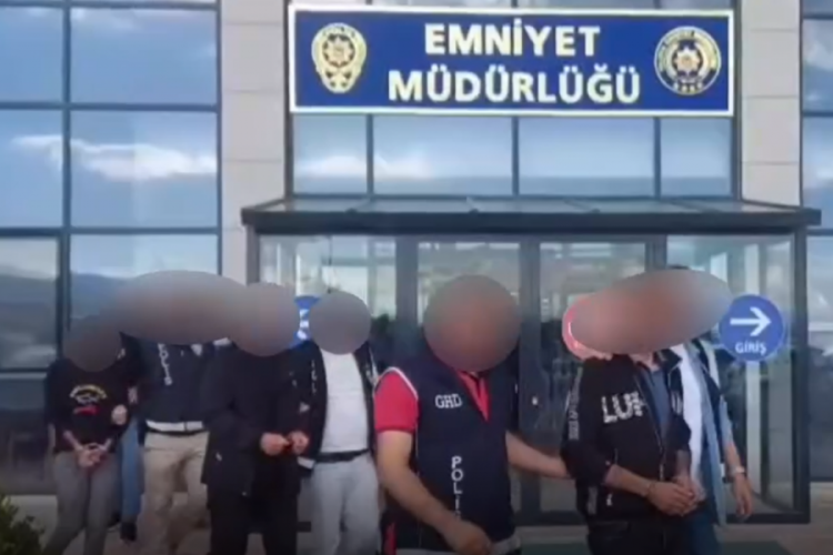 Yalova'da göçmen kaçakçılığı operasyonu!&nbsp;15 Bin Euro karşılığında sahte taşımacılık... 