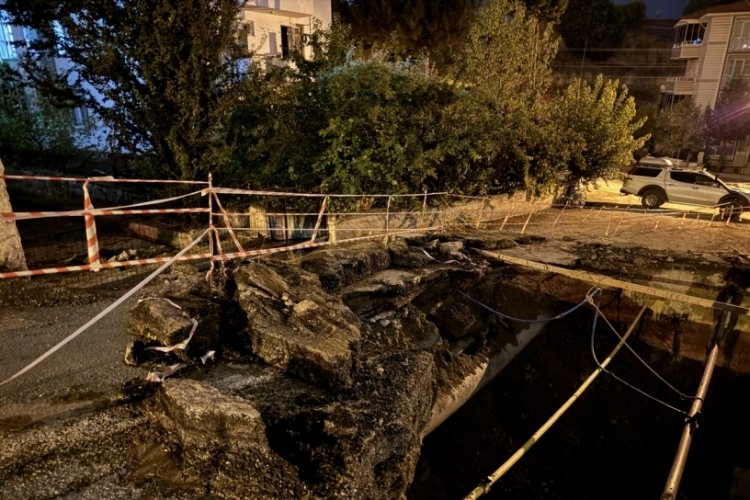 Şantiye alanında korkutan kaza! Yol çöktü...