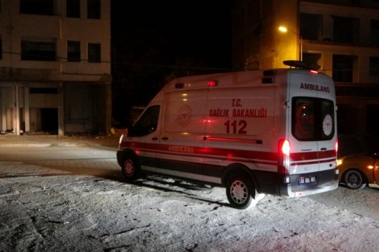 Kafeye gece saatlerinde silahlı saldırı! Yaralılar var...