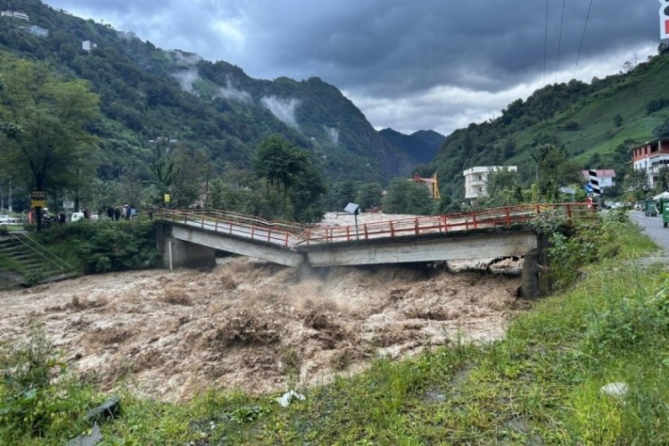 Rize'de felaket gibi yağış! 24 saatte 75 kg ve üstü...