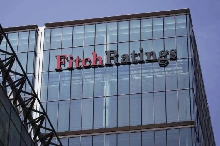 Fitch, İtalya'nın kredi notunu yükseltti 