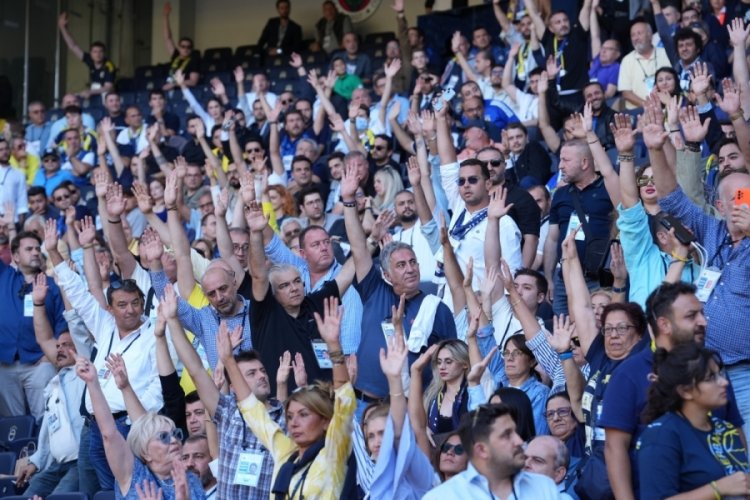 Fenerbahçe'de taşınmazlar üzerinde yönetime yetki veren maddeler oy çokluğuyla reddedildi