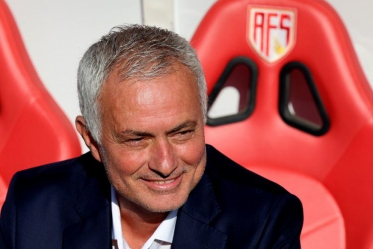 Jose Mourinho ilk maçında fark attı, röportajda olay yarattı