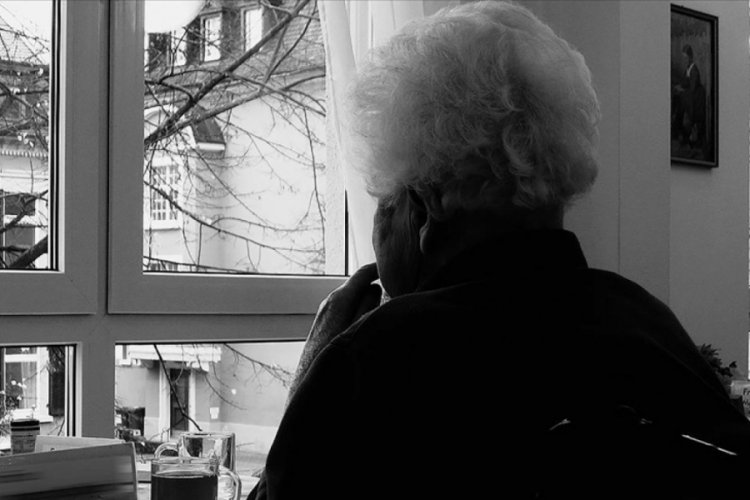 Alzheimer hastaları için "akıllı takip cihazı" desteği 6 ilde başladı