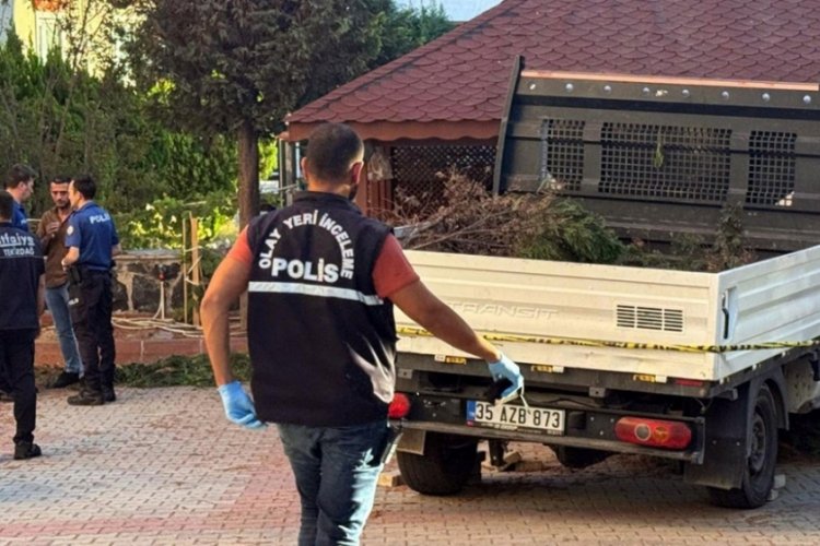 Arkadaşının kullandığı kamyonetin altında kalan şahıs öldü