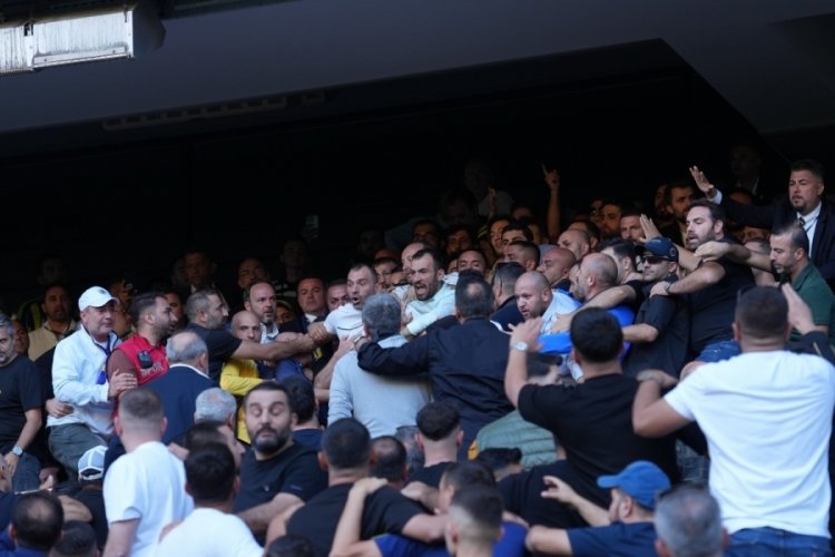 Fenerbahçe seçiminde tribünlerde gerginlik 