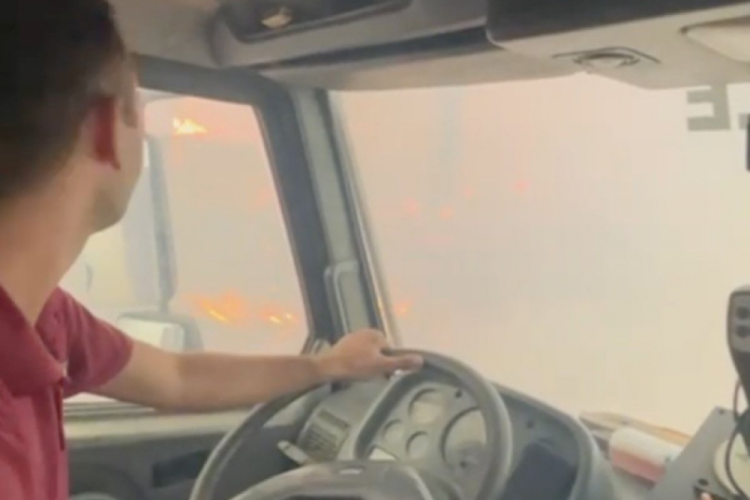 Orman işçilerinin alevlerle imtihanı! O anlar kameralara yansıdı...
