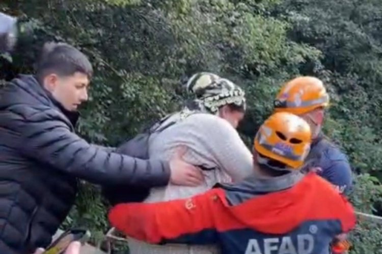 Heyelan nedeniyle mahsur kalan hastalar AFAD'ın operasyonuyla kurtarıldı