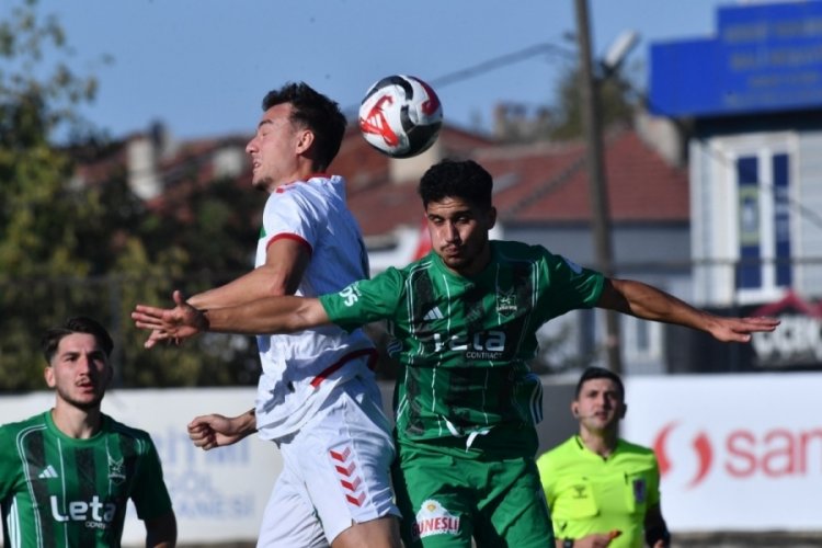 Kafkasspor evinde Yalova FK 77'ye 3-1 mağlup oldu 
