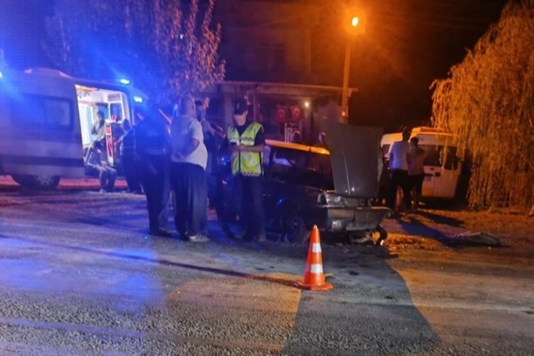 Üç aracın karıştığı zincirleme kazada bir kişi hayatını kaybetti...
