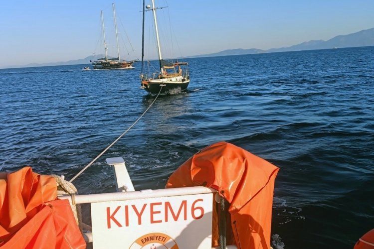 Karaada açıklarında sürüklenen tekne kurtarıldı