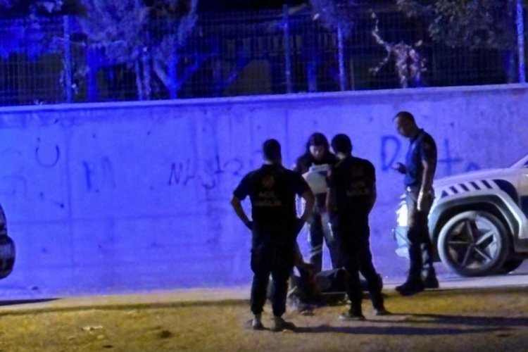Madde bağımlısı sokak ortasına yığılıp kaldı 