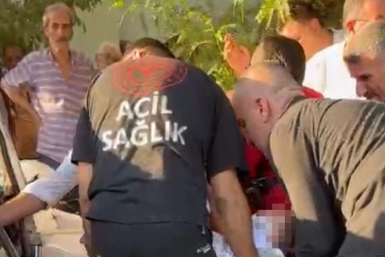 Otomobilde sıkışan yaralıyı itfaiye erleri kapıyı keserek kurtardı 