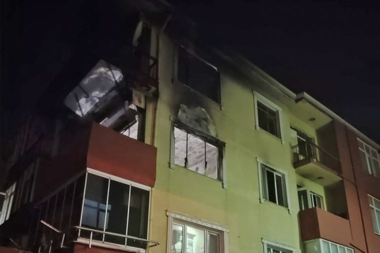 Bursa'daki yangın bir aileyi yok etti: Üç ölü, beş yaralı 
